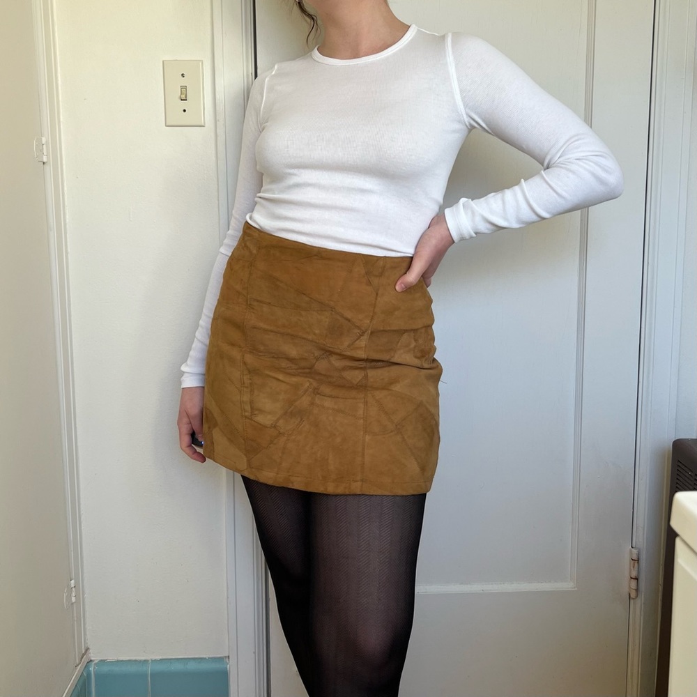 Vintage 70s suede leather patchwork mini skirt camel brown - size 11, 28” waist